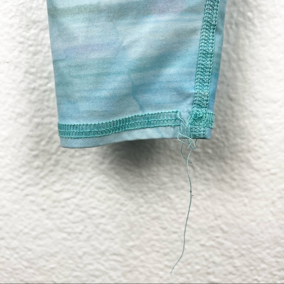 TEEKI Tarot Magik Feather Printed Yoga Hot Pants Leggings, Size Small - Picture 3 of 5